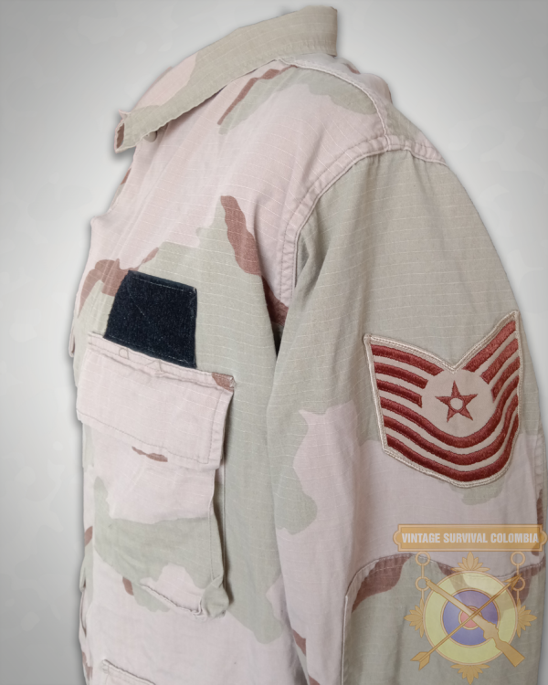 3cdbdupatched3 Chaqueta americana de camuflaje desértico con parches