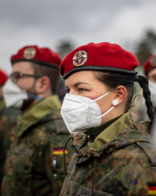 Boina militar alemana con emblema