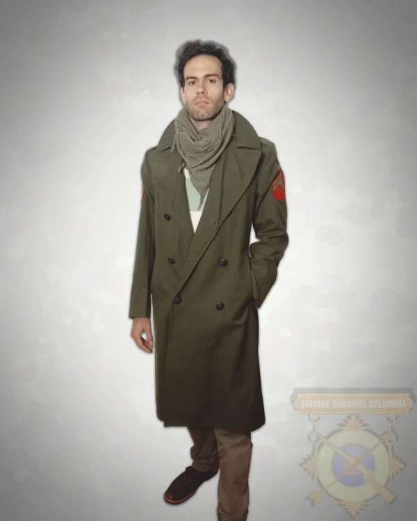 Abrigo militar americano de gabardina de lana de sarga rango de cabo de los US Marines 1979