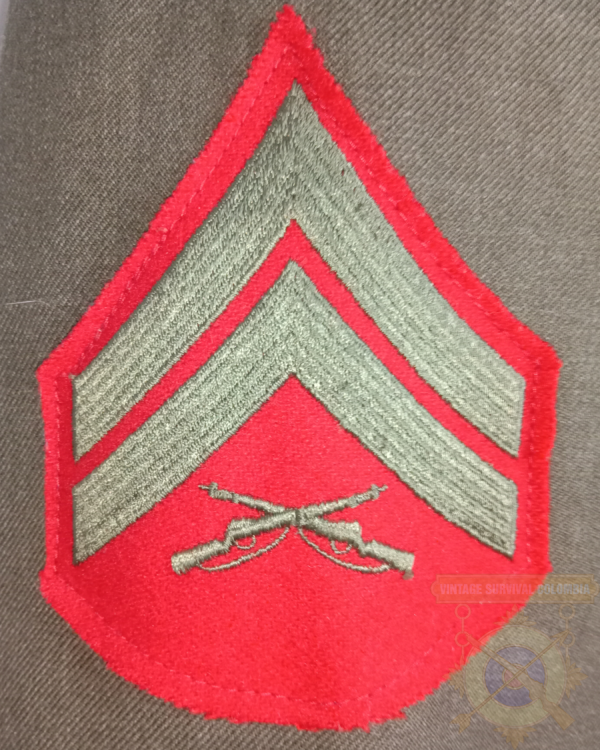 Abrigo militar americano de gabardina de lana de sarga rango de cabo de los US Marines 1979