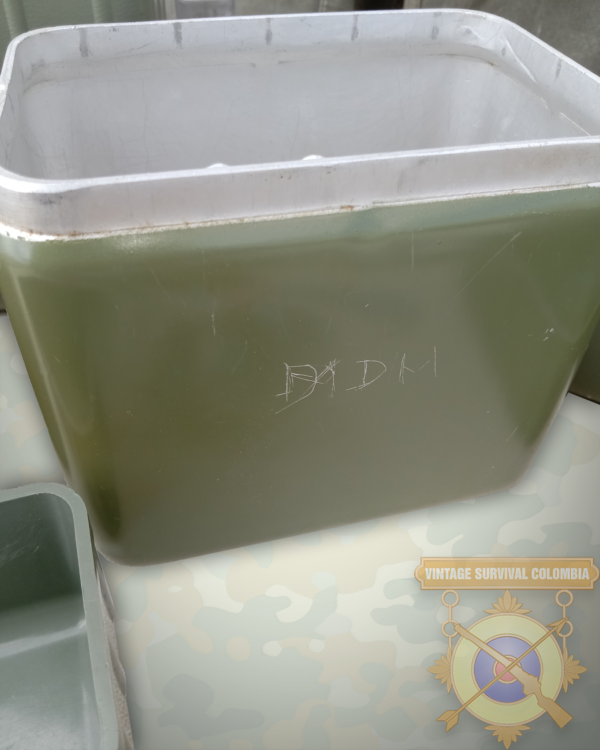 YUGOMESSKIT-4 Menaje Militar Del Ejercito De Yugoslavia Grado 2