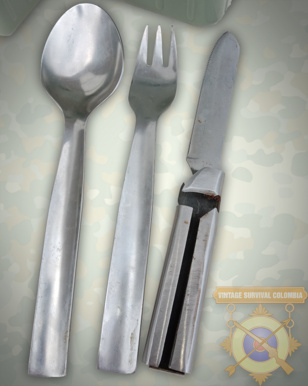 YUGOMESSKIT-5 Menaje Militar Del Ejercito De Yugoslavia Grado 2