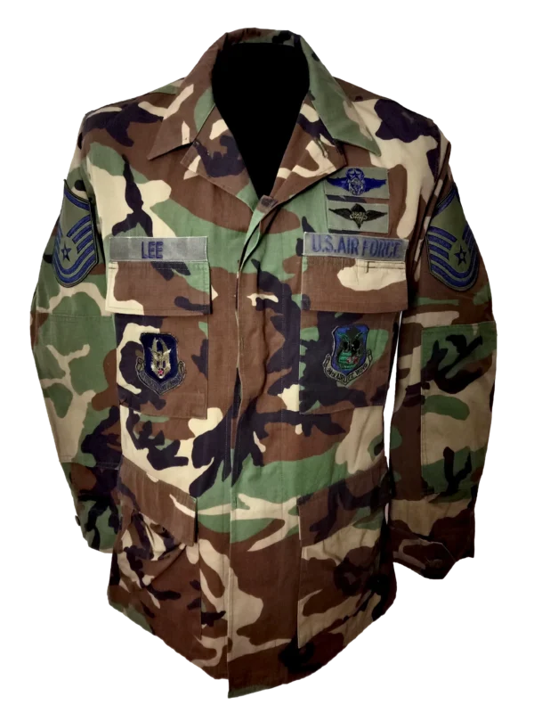 1 Chaqueta guerrera americana de camuflaje M81 woodland de la 94th Airlift Wing