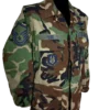 2 Chaqueta guerrera americana de camuflaje M81 woodland de la 94th Airlift Wing