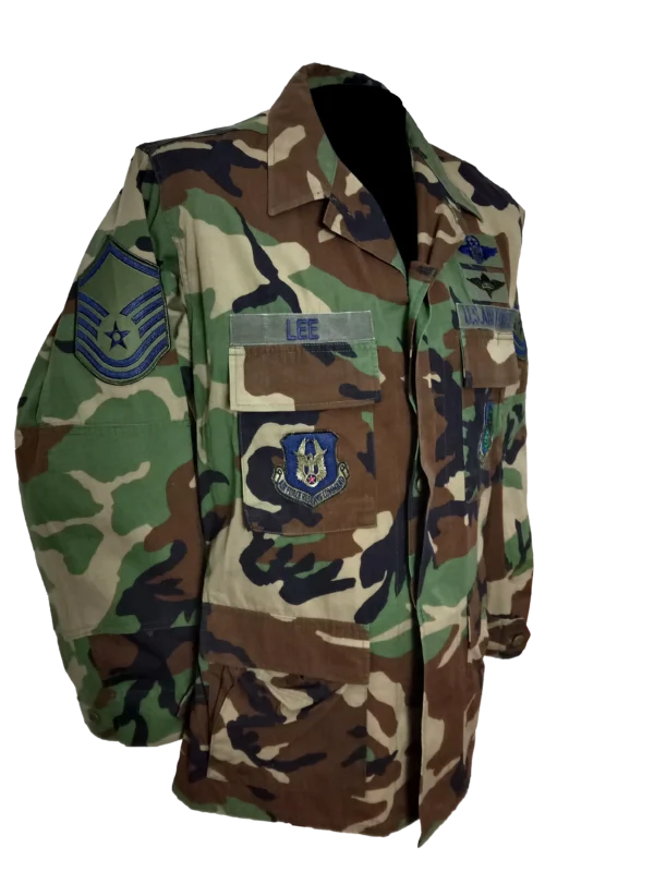 2 Chaqueta guerrera americana de camuflaje M81 woodland de la 94th Airlift Wing