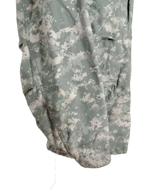 6 Chaqueta field jacket M-65 de camuflaje UCP
