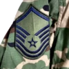 7 Chaqueta guerrera americana de camuflaje M81 woodland de la 94th Airlift Wing