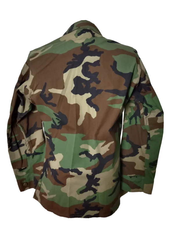 8 Chaqueta guerrera americana de camuflaje M81 woodland de la 94th Airlift Wing