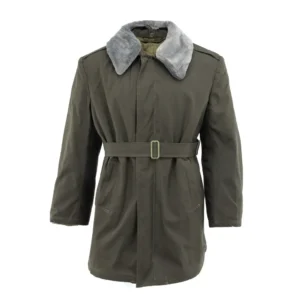 Parka rumana con cuello afelpado y aislante térmico removible