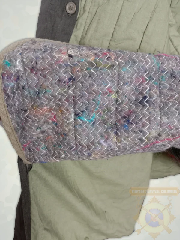 10 Parka rumana con cuello afelpado y aislante térmico removible