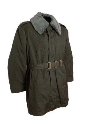 Parka rumana con cuello afelpado y aislante térmico removible