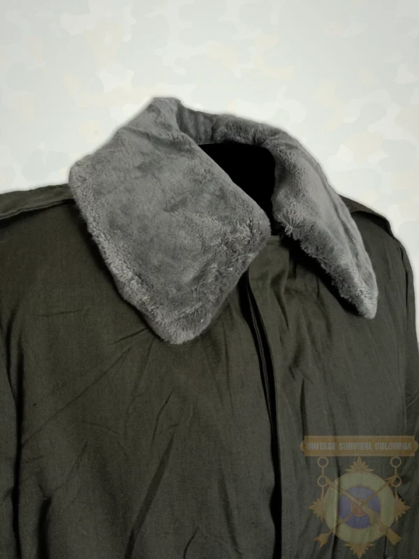 3 Parka rumana con cuello afelpado y aislante térmico removible