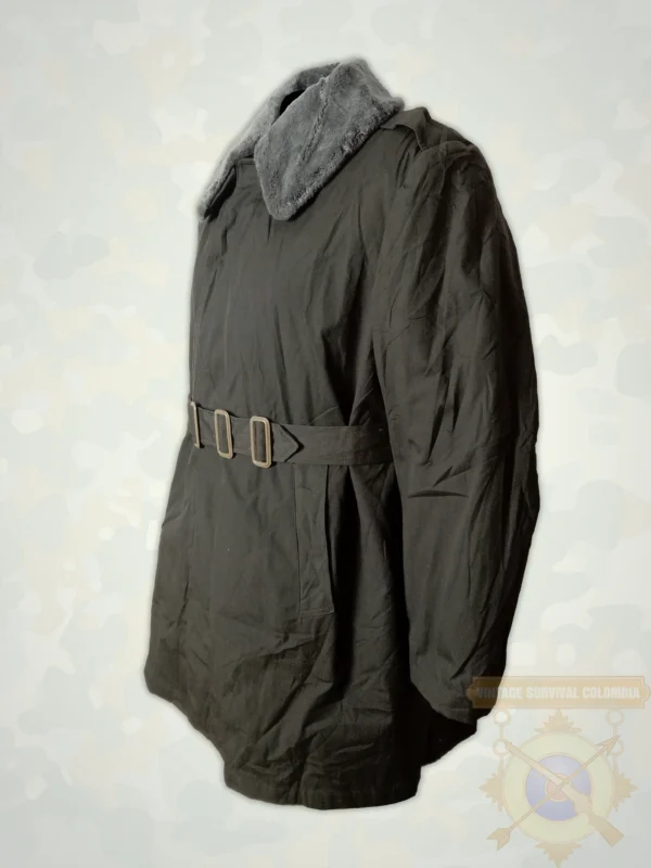4 Parka rumana con cuello afelpado y aislante térmico removible