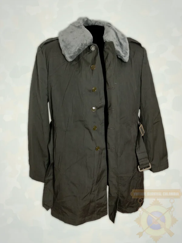 7 Parka rumana con cuello afelpado y aislante térmico removible