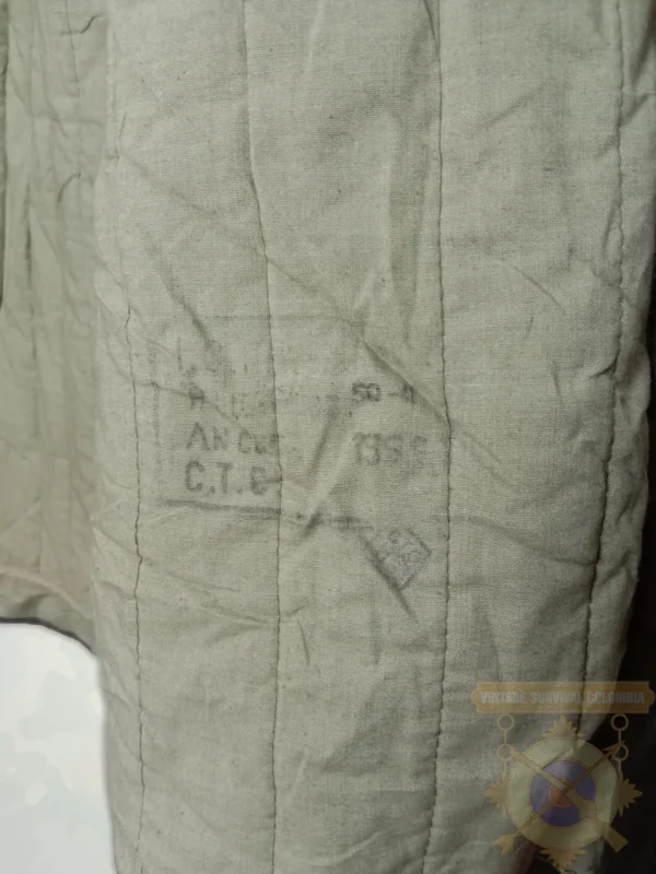 9 Parka rumana con cuello afelpado y aislante térmico removible