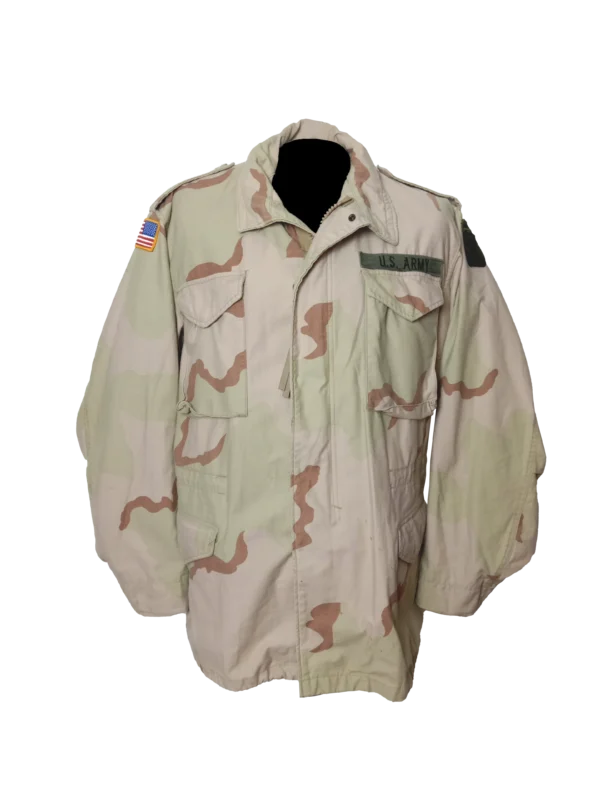 Chaqueta M-65 de camuflaje tricolor desértico de la Décima División de Infantería de Montaña.