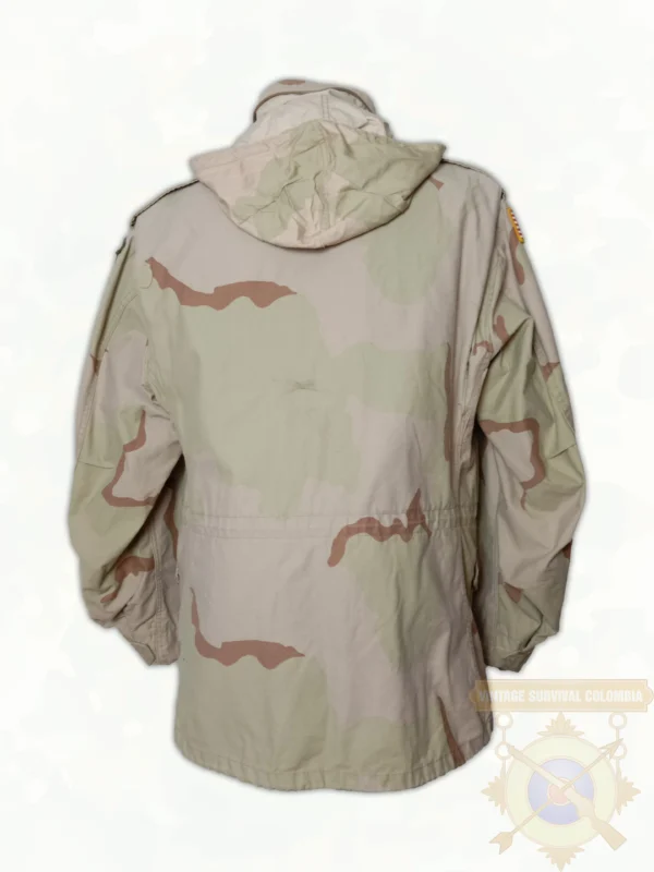 Chaqueta M-65 de camuflaje tricolor desértico de la Décima División de Infantería de Montaña.