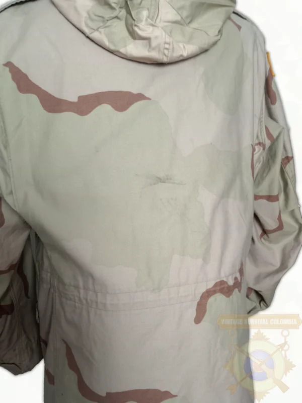 Chaqueta M-65 de camuflaje tricolor desértico de la Décima División de Infantería de Montaña.