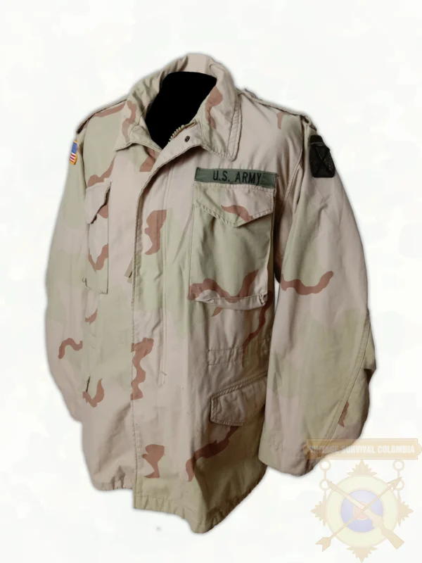 Chaqueta M-65 de camuflaje tricolor desértico de la Décima División de Infantería de Montaña.