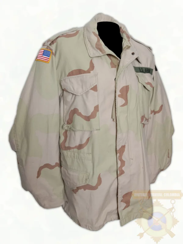 Chaqueta M-65 de camuflaje tricolor desértico de la Décima División de Infantería de Montaña.