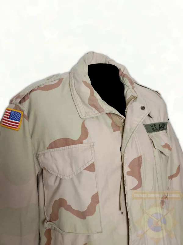 Chaqueta M-65 de camuflaje tricolor desértico de la Décima División de Infantería de Montaña.