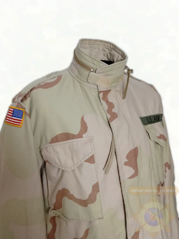 Chaqueta M-65 de camuflaje tricolor desértico de la Décima División de Infantería de Montaña.