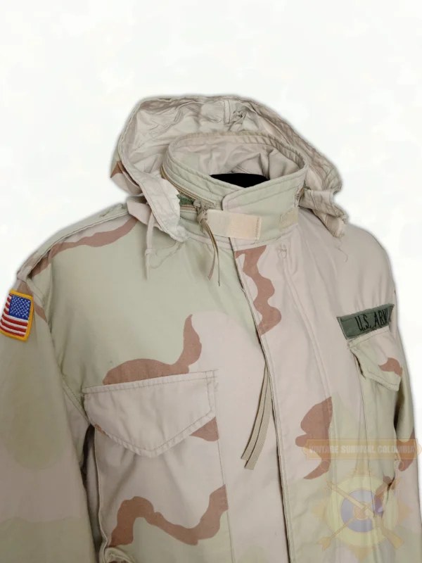 Chaqueta M-65 de camuflaje tricolor desértico de la Décima División de Infantería de Montaña.