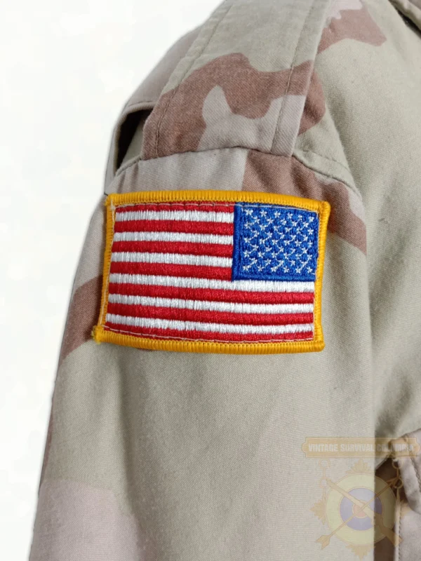 Chaqueta M-65 de camuflaje tricolor desértico de la Décima División de Infantería de Montaña.